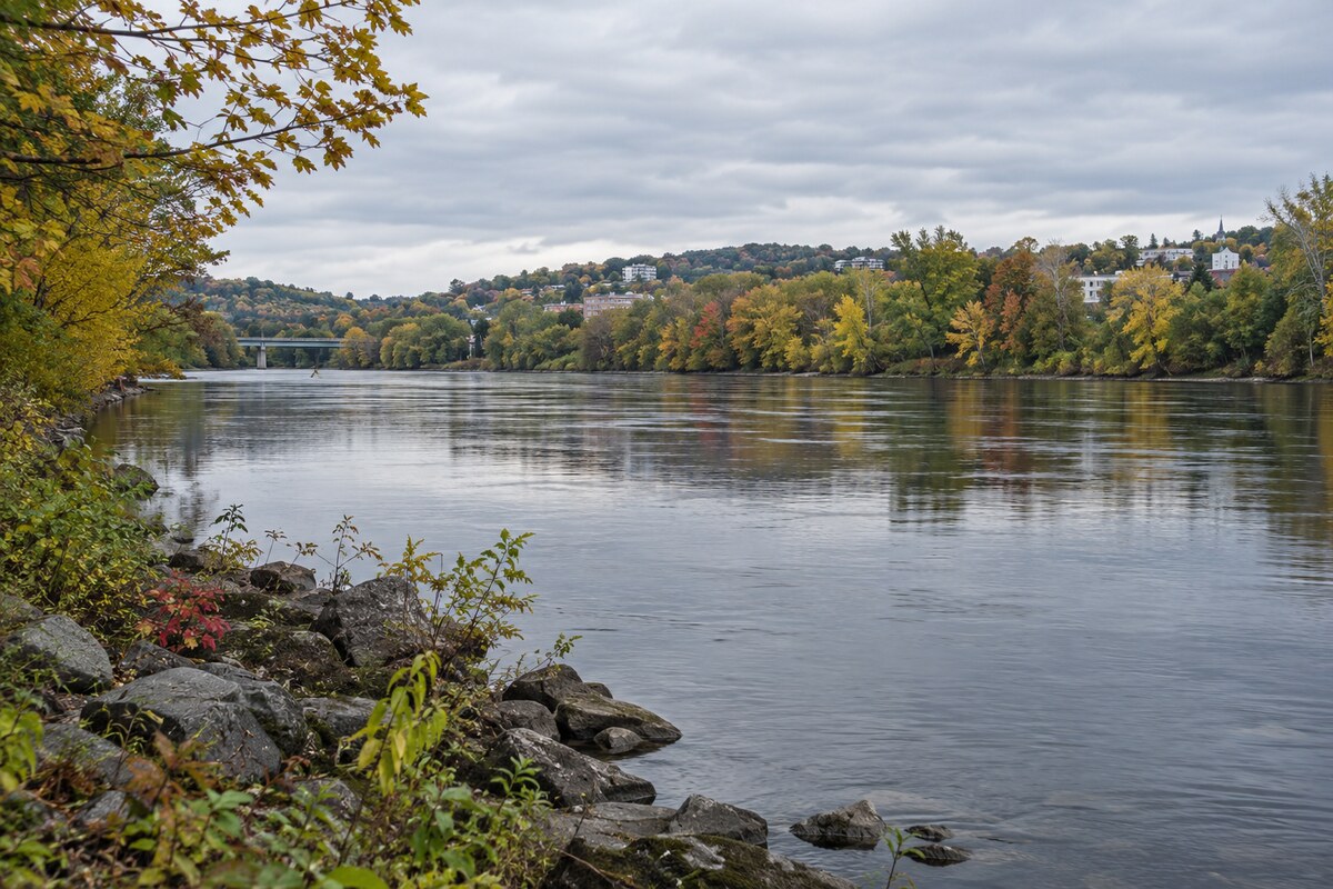 Québec river landscape